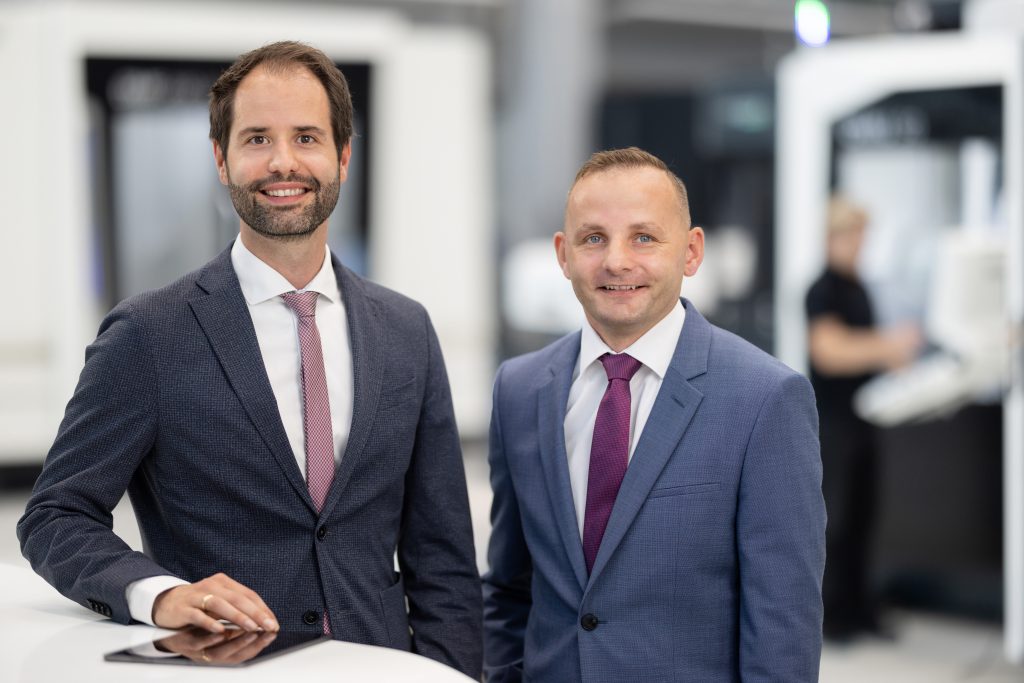 Geschäftsführer der DECKEL MAHO Seebach GmbH Herr Fabian Suckert (links) und Thomas Ziegler (rechts)