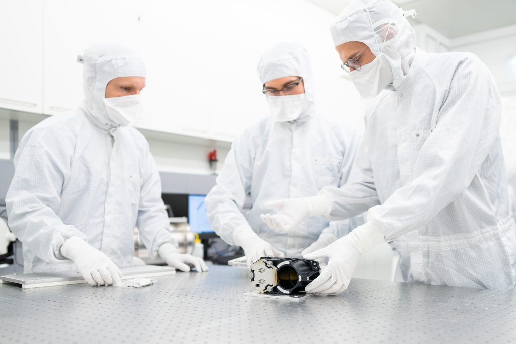 Geballtes Photonik-Know-how für eine bessere Zukunft: Forschende des Fraunhofer IOF lassen ihr Wissen in vielfältige Projekte einfließen – hier das Spiegelteleskop für die ISS, entstanden in Kooperation mit SPACEOPTIX.
